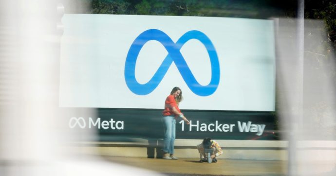 Facebook (Meta) crolla in Borsa: fuga degli utenti