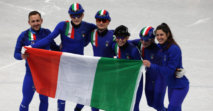 Olimpiadi invernali di Pechino, due argenti per l’Italia nello short track: Lollobrigida e la staffetta mista sul secondo gradino del podio
