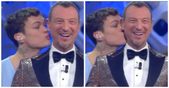 Copertina di Sanremo 2022, Blanco dà un bacio sul collo ad Amadeus: ecco perché lo ha fatto