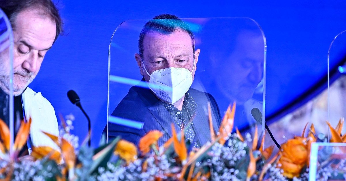 Sanremo 2022, Amadeus sbotta in conferenza stampa: “Morandi favorito da Jovanotti? Scusami ma è una cazzata. Basta vedere sempre il marcio in qualsiasi cosa”