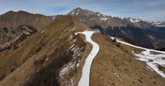 Copertina di Siccità, le Prealpi senza neve naturale: le immagini del drone girate a 1600 metri di altezza