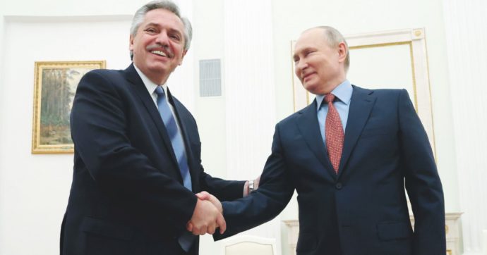 Copertina di Buenos Aires si vendica di Washington: meglio aprire le porte a Mosca