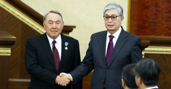 Kazakistan, il presidente Tokayev riduce i poteri al suo predecessore e “padre della patria” Nazarbayev