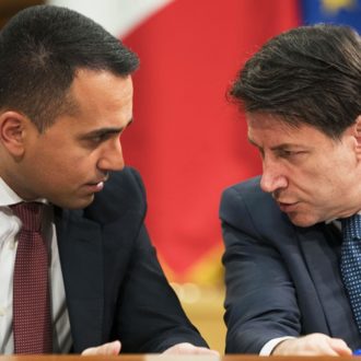 Copertina di Di Maio, il politico navigato che vuole sabotare Conte