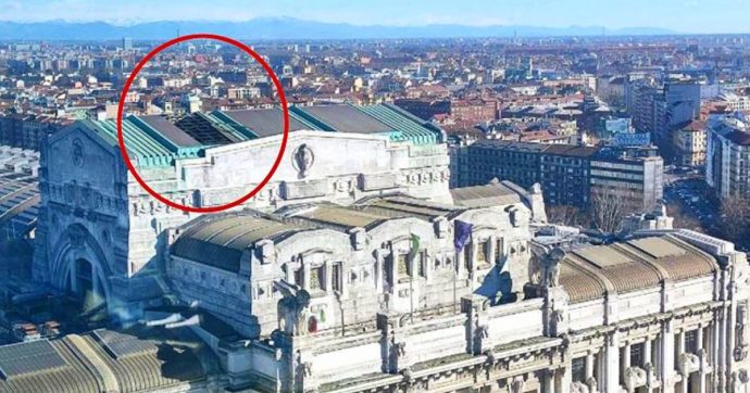 Vento a 90 km/h a Milano: si stacca pezzo del tetto della stazione Centrale. Tre feriti per la caduta alberi: “Evitare spostamenti” – FOTO