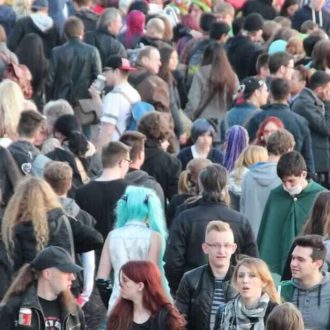 Copertina di Siamo 8 miliardi, un gran problema per la Terra