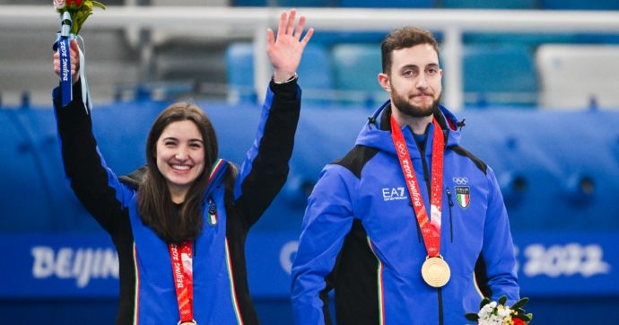 Il curling misto è oro alle Olimpiadi invernali: la coppia Amos Mosaner-Stefania Constantini conquista una storica medaglia per l’Italia