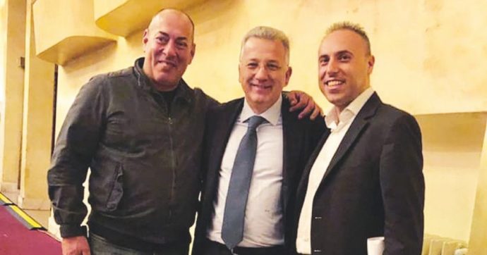 Messaggi fascisti e no vax in chat col sindaco. Così alla Spezia si cementa l’intesa Toti-FdI
