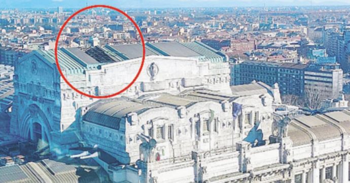 Copertina di Milano, il vento sradica un pezzo del tetto della Stazione Centrale