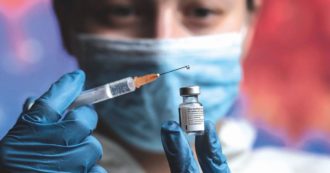 Copertina di Vaccini Covid, le reazioni avverse sono meno di una su mille: 134mila su un totale di 135,8 milioni di dose somministrate
