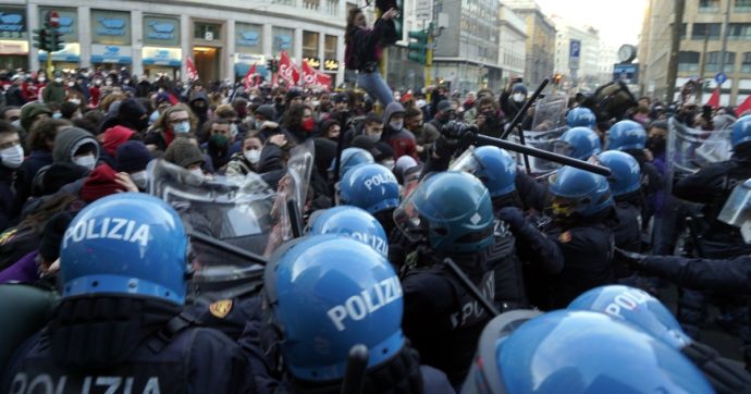 Lamorgese insiste in Senato: “Il corteo degli studenti di Torino era infiltrato, a Roma si cercava scontro. Ma via maestra resta dialogo”