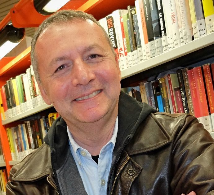 Milano, il giornalista Piero Colaprico è il nuovo direttore artistico del teatro Gerolamo: “Voglio portare qualche scoop anche sul palcoscenico”