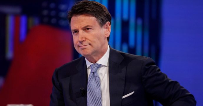 Casaleggio, Grillo e il tribunale: la leadership a ostacoli di Conte