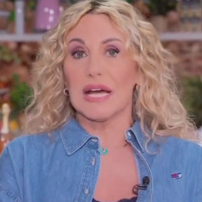 Antonella Clerici: “Mia figlia Maelle credo sia stata vittima di bullismo a causa mia. Ha gestito molto bene la situazione”. Il racconto a Diletta Leotta