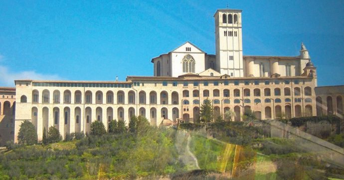 Copertina di “Nessuno tocchi S. Francesco”. Il no dei frati al Forum Acqua