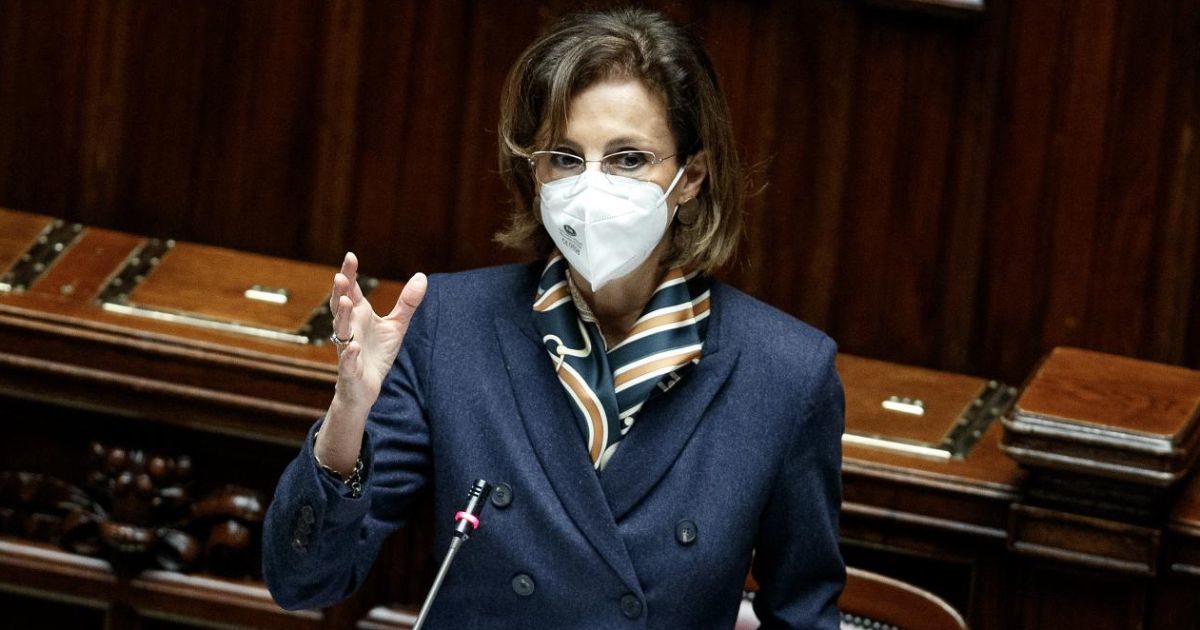 Csm, la riforma approvata all’unanimità in Consiglio dei ministri: stop definitivo al ritorno in toga per gli eletti e chi ha incarichi di governo. Tre anni per i tecnici. M5S: “Soddisfatti, si torna al testo Bonafede”