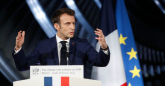 Copertina di Francia, il presidente Macron si gioca la carta nucleare per la rielezione, 50 miliardi per 14 nuovi reattori