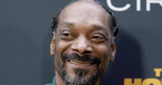 Copertina di Snoop Dogg accusato di violenza sessuale da una ballerina: “Umiliata e terrorizzata”. Lui nega tutto