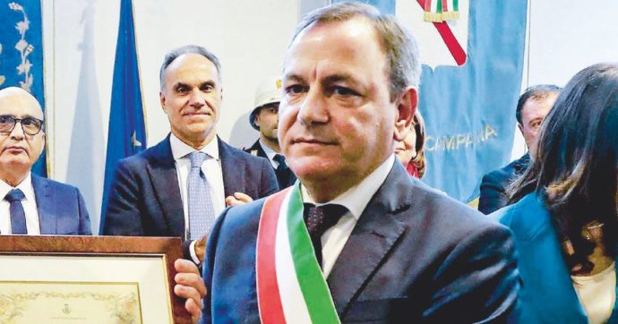 Copertina di Torre Annunziata, indagato il sindaco Pd: parlava dei fondi Pnrr col nipote di un killer