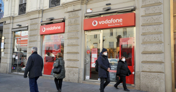 Vodafone dice di no all’offerta di Iliad da 11 miliardi di euro per le attività italiana. Financial Times: “Un errore”