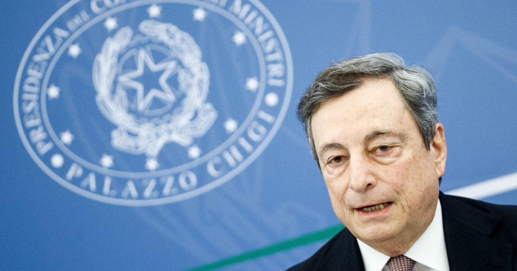 Covid, Draghi annuncia la fine dello stato di emergenza: “No proroghe”. Dalle zone a colori alle mascherine: cosa cambierà dopo il 31 marzo