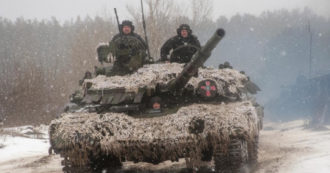 Ucraina, secondo gli Usa la Russia è pronta ad invadere, ritirate tutte le truppe. Mosca: “Solo propaganda”. Farnesina: “Italiani lascino paese”