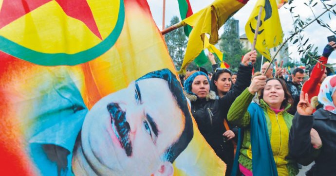Copertina di Ocalan, 23 anni prigioniero. “Liberate il leader curdo”