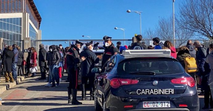 Copertina di Liceo occupato, indagato il docente. C’è la 2ª denuncia