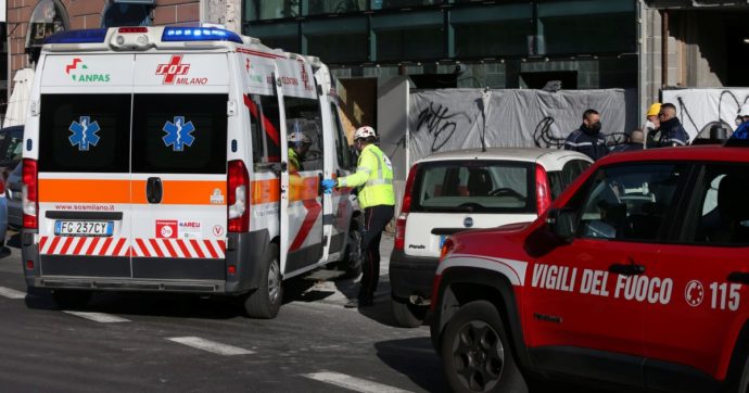 Copertina di Giù nel vano ascensore. Muore operaio a Milano