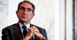 Copertina di Fuortes moltiplica le poltrone: altri 17 caporedattori Rai