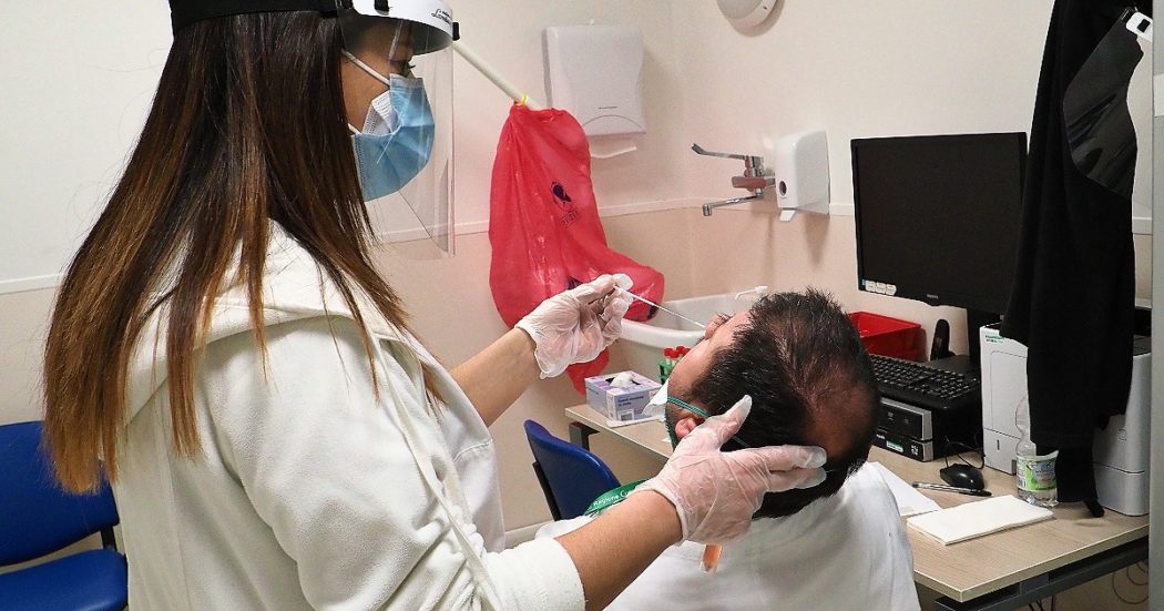 Covid, 51.959 contagi e 191 morti. La settimana: i nuovi casi calano del 30,6%, i ricoverati sono 2.438 in meno, flessione dei decessi (-14,4%)