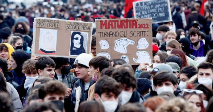 Copertina di Maturità, la seconda prova “non si tocca”. Bianchi tira dritto. Studenti presto in piazza