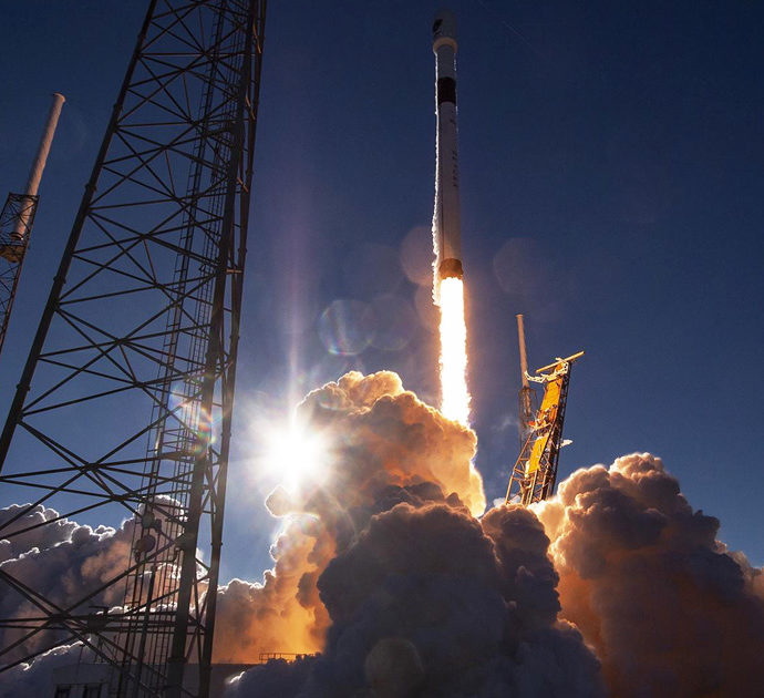 “Astronauta russo” le promette di sposarla e le chiede 30mila euro per rientrare dallo spazio: donna truffata