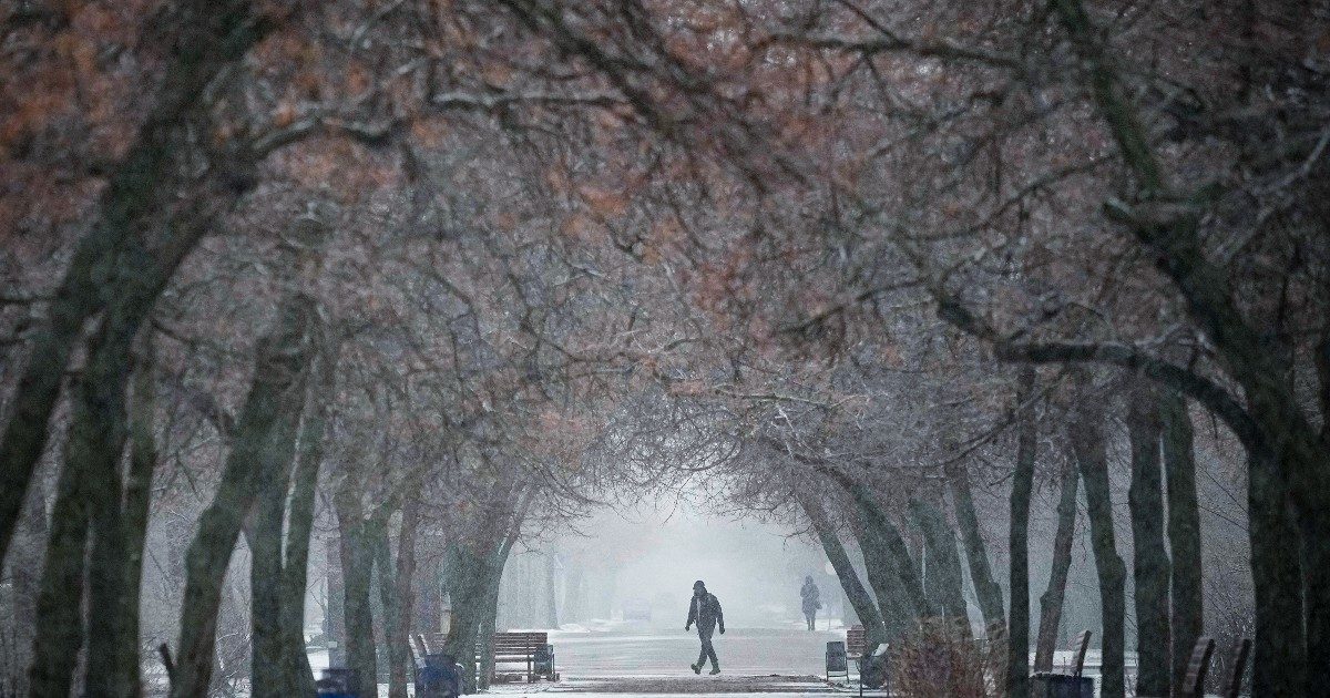Ucraina, fuggì a Kiev dalla repressione di Lukashenko ma adesso teme la guerra. Storia di Natalia: “Qui rischio le bombe, a casa il carcere”