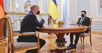 Copertina di Mosca, primo round: Kiev non si fida più di Zelenski