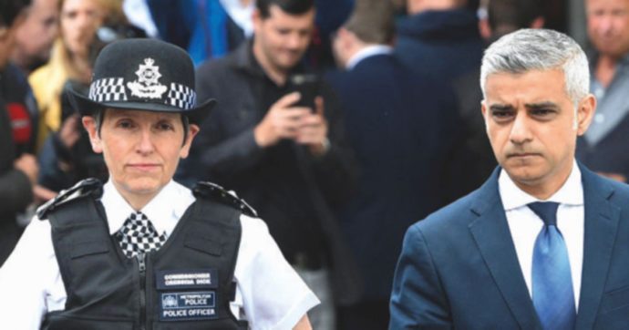 Copertina di Londra, polizia contro Khan: “Non abbiamo più fiducia in lui”