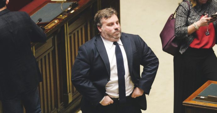 Nobili e la guerra contro la norma, ma il renziano è tra i proponenti