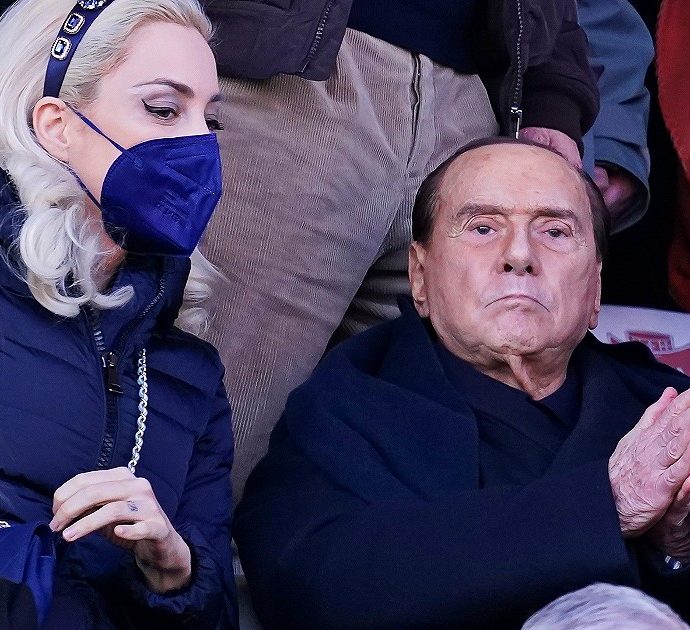 “Silvio Berlusconi sposa Marta Fascina, ecco la data delle nozze”. Francesca Pascale: “Auguri, fumerò un joint al matrimonio”