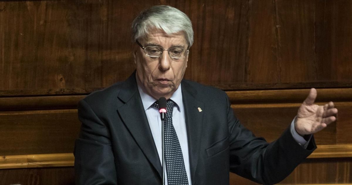 Il Senato vota per salvare Giovanardi dal processo. “Insindacabili le pressioni per aziende vicine a cosche”. No di M5s-Pd-Leu: “Non sono condotte da senatore”