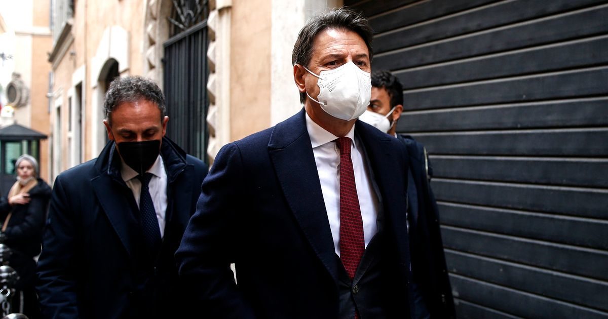 Conte all’assemblea M5s: “Via Green pass? Troppo radicale, pandemia non è finita”. Critiche a Sileri, lui si sfoga: “Attenti a giocare sui numeri”