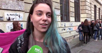 Copertina di Gonne e top per protestare contro la docente. Studenti e studentesse del Righi di Roma: “Ora le scuse, con un maschio non sarebbe successo”