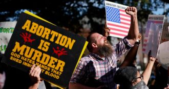 Copertina di Usa, il Senato dell’Arizona approva la legge che vieta l’aborto dopo 15 settimane di gravidanza: vale anche in caso di stupro o incesto