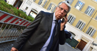 “Pressioni e minacce per far riammettere in white list l’azienda vicina alla ‘ndrangheta”: ecco le accuse da cui il Senato ha salvato Giovanardi