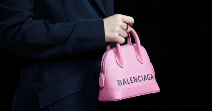 Copertina di Balenciaga e YSL pagano 210 milioni di multa a Parigi