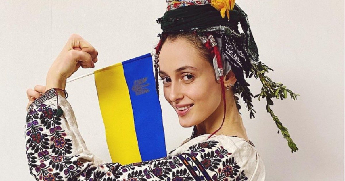 Alina Pash, la cantante ucraina si ritira dall’Eurovision 2022: “Sono un’artista, non un politico”. Al centro delle polemiche un suo viaggio in Crimea