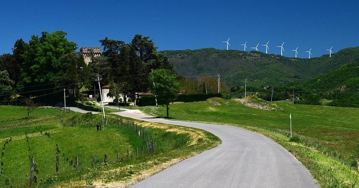 Mugello, 7 pale eoliche bloccate tra leggi nazionali, europee e regionali: ecco il simbolo della transizione energetica nel pantano della burocrazia