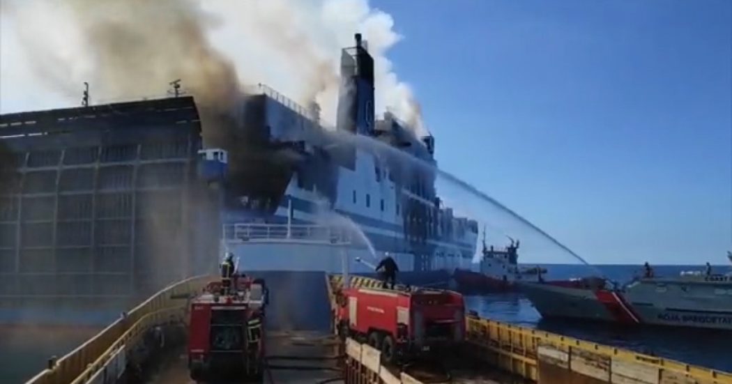 Incendio sul traghetto Olympia di Grimaldi, ecco le operazioni di spegnimento delle fiamme – Video