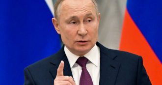 Guerra Russia-Ucraina, il Pentagono chiede il telefono rosso con Mosca: “Evitiamo errori di calcolo per il transito negli spazi aerei”