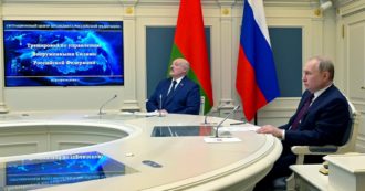 Copertina di Putin spara i suoi missili per finta ma in Ucraina cadono quelli veri