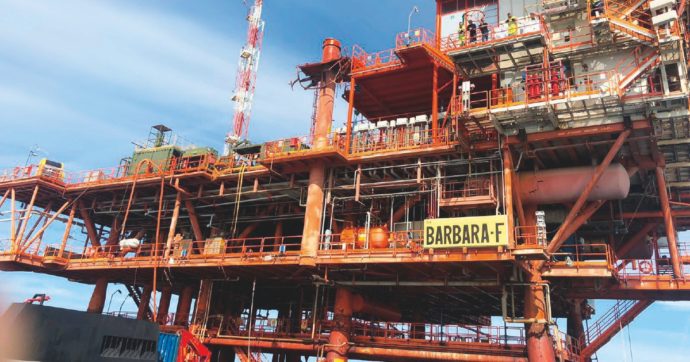 Extra-profitti e gas esportato: il regalo all’Eni vale doppio